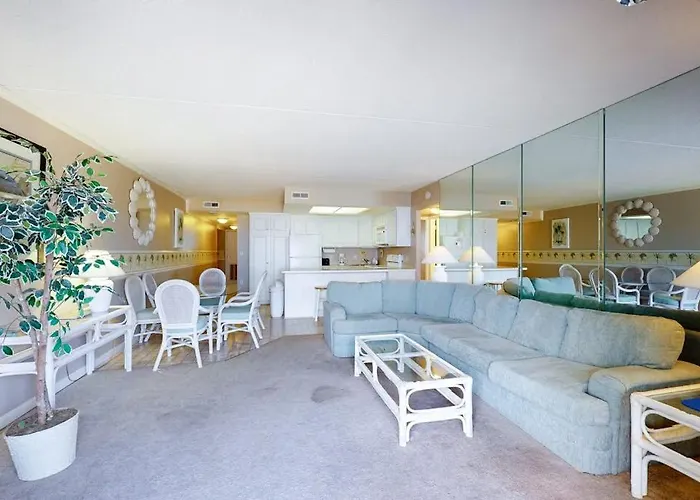 Sunny Beachfront With Balcony Ac Pools & Gym Holiday home Ocean City