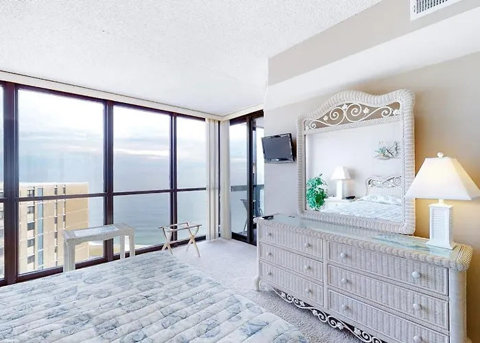Sunny Beachfront With Balcony Ac Pools & Gym