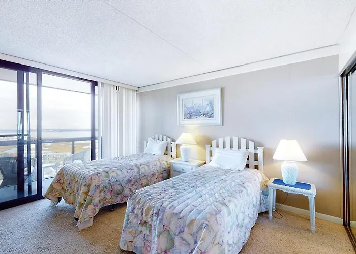 Sunny Beachfront With Balcony Ac Pools & Gym Holiday home Ocean City