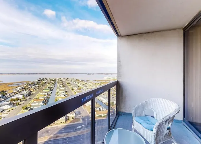 Sunny Beachfront With Balcony Ac Pools & Gym *