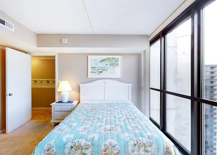 Sunny Beachfront With Balcony Ac Pools & Gym