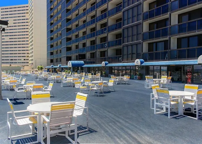 Sunny Beachfront With Balcony Ac Pools & Gym Holiday home